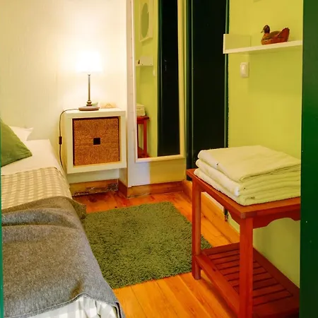 아파트 Cozy House By Famous Flea Market With Terrace 리스본