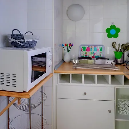 Cozy House By Famous Flea Market With Terrace 리스본